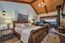 Elk Cove Inn & Spa