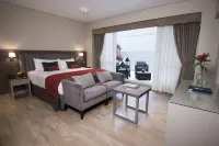 Arc Arenales Studios & Suites - مسبح على السطح