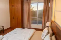 Cozy 4BR Mountain Cottage - Homestays