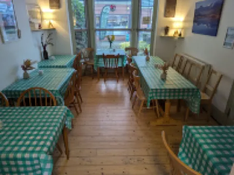 Llangollen Hostel Guest Rooms - No Dormitories - Self Catering