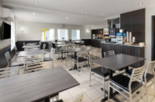 Super 8 by Wyndham Quebec City