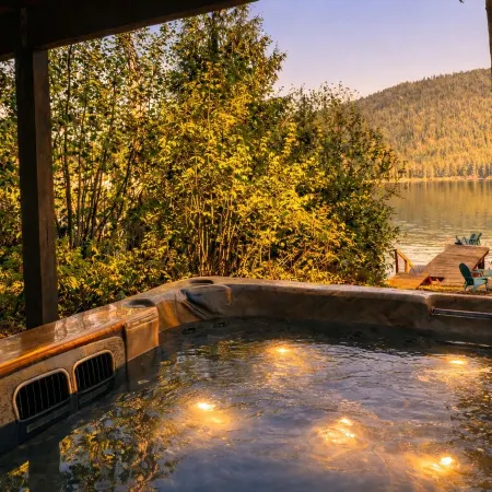 Otter Chalet On Fish Lake 4 Bedroom Home by NW Comfy Cabins by RedAwning
