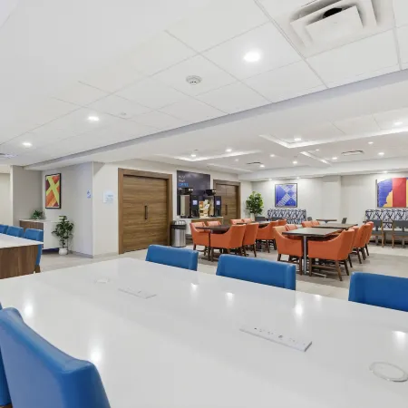 Holiday Inn Express & Suites RALEIGH WEST - LENOVO CENTER by IHG