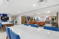 Holiday Inn Express & Suites RALEIGH WEST - LENOVO CENTER by IHG - Morgenmad