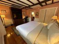 Exposed Beam One Bedroom Suite Downtown Newport #15 1 Home - Bungalows