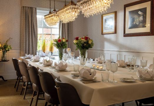 베벌리 암스 호텔 외관