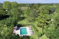 Domaine de Rhodes - 5 Chambres et 7 Locations de Vacances - B&B