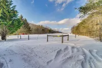 Motorsports, Lake Days & Hikes! Cabin in Waterfall