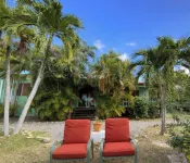 The Greenside Cottages - Private Tropical Garden - Residential Area 5 Mins from the Beach Hôtels à : 