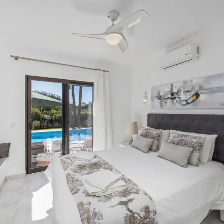 Luxury 4-Bed Villa with Heated Pool & Rooftop Sea Views –400m from Coelha Beach
