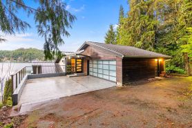 Lakefront Luxury Stunning Views Dock Hot Tub