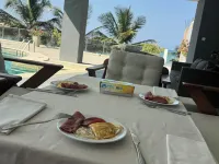 Villa Somone Pied Dans l'Eau Hotels in Somone