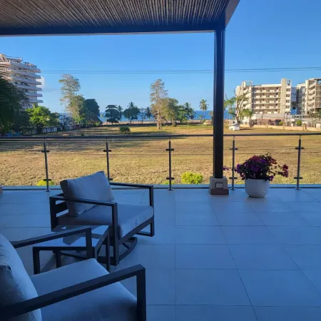 Stunning new Beachfront Condo 9th Floor Ocean View