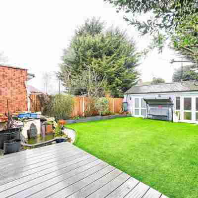Windsor 5-bed House - Stroll to Castle - Sleeps 13 Hotel Exterior