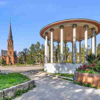Bright and nice two-bedroom with central location Others