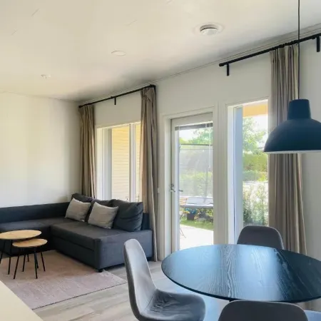 Modern 3BR House with Sauna & Parking