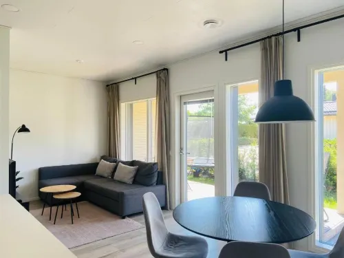 Modern 3BR House with Sauna & Parking