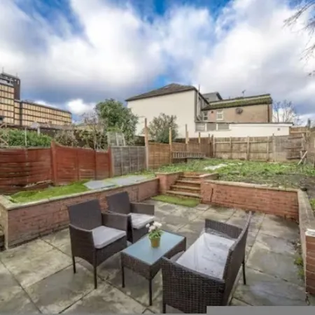 Cozy 2BR Family Apartment - London N22 Sleeps 6 Отели рядом с достопримечательностью «Тоттенхэм»