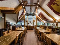 Warwick Castle Hotel & Knight's Village Hotels in Warwick
