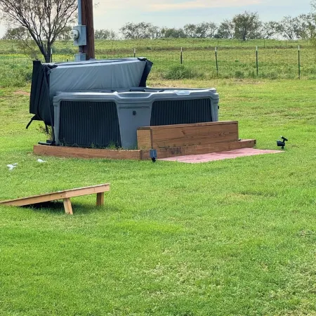 Peaceful Country Getaway with Hot Tub & Fire Pit Отели в г. Митчелл