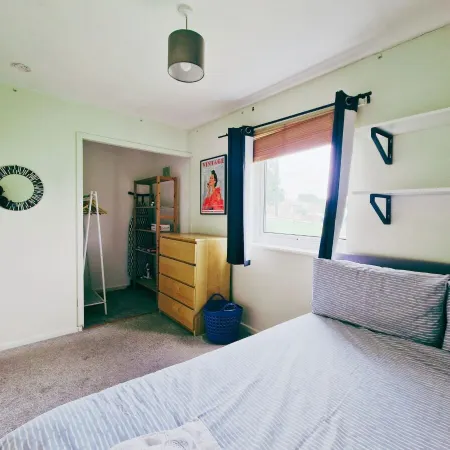 Comfy 3BR Flat on Quiet Street