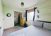 Comfy 3BR Flat on Quiet Street
