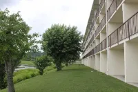 Landmark Inn