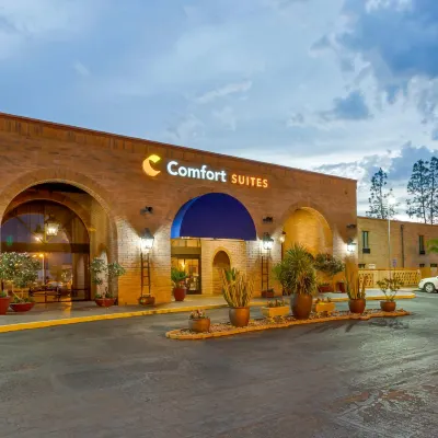 Comfort Suites at Sabino Canyon Hotels near Trail Dust Town