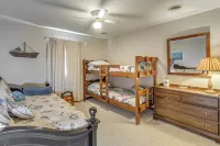 Waterfront Lake Barkley Home w/ Deck & Fire Pit! - 3-Sterne