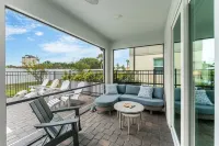 435 Strand Dr - spa
