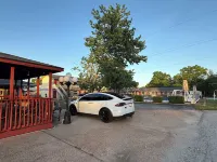 Hunter's Friend Resort Near Table Rock Lake - 주차장