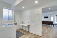 Stunning Peak Views Near Utah Lake! Cozy Getaway - Apartments