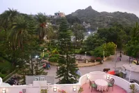 Hotel Lake Inn