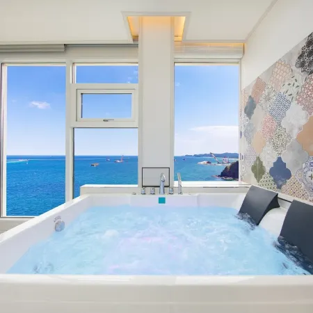 Samcheok White Romantic Pension