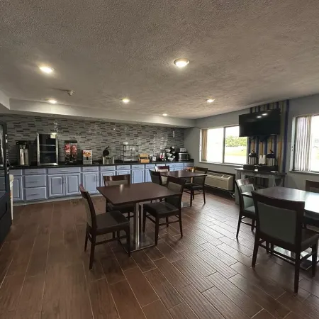 American Inn Cedar Rapids South