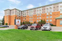 Grand Hotel & Conference Centre Calgary Airport, an Ascend Collection Hotel - parking