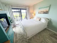 Happy Ours! Sound waterfront TH with dock stunning views! ~5 min walk to beach. - Balcony