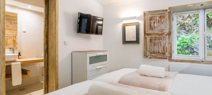 Rabaçal Nature Spot Cottage Hotels in Calheta