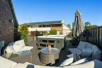 Esk Wivenhoe Motor Inn - parking