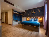 Warwick Castle Hotel & Knight's Village - Parking