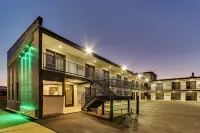 The Shamrock - Motels
