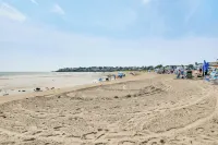 Tiny Antique Cottage - 2 Minutes From Short Sands! - 3-Star