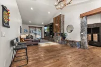 34 Acre Escape Games Hiking Pool Table Bicycles - balcony