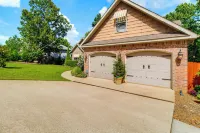 Hikes, Tee Times & Lake Days! Bella Vista Getaway - 4-Star
