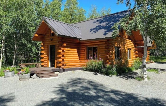 Beautiful Comfy Alaskan Log Home 1