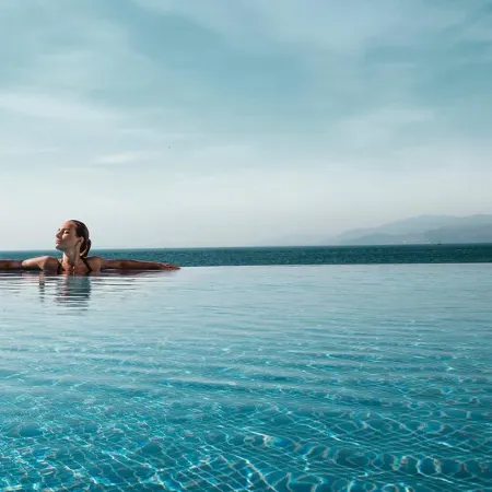 Charisma de Luxe Hotel