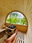 Tiny Cabin Couples Escape! Hot Tub, Dry Sauna, Views! - Chalets