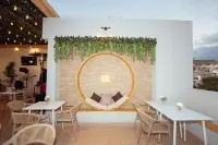 Urban Hostel - balcony