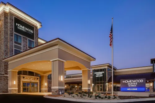 Homewood Suites by Hilton Oak Creek Milwaukee - parking