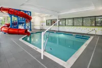 Fairfield Inn & Suites Edmonton North - Swimmingpools